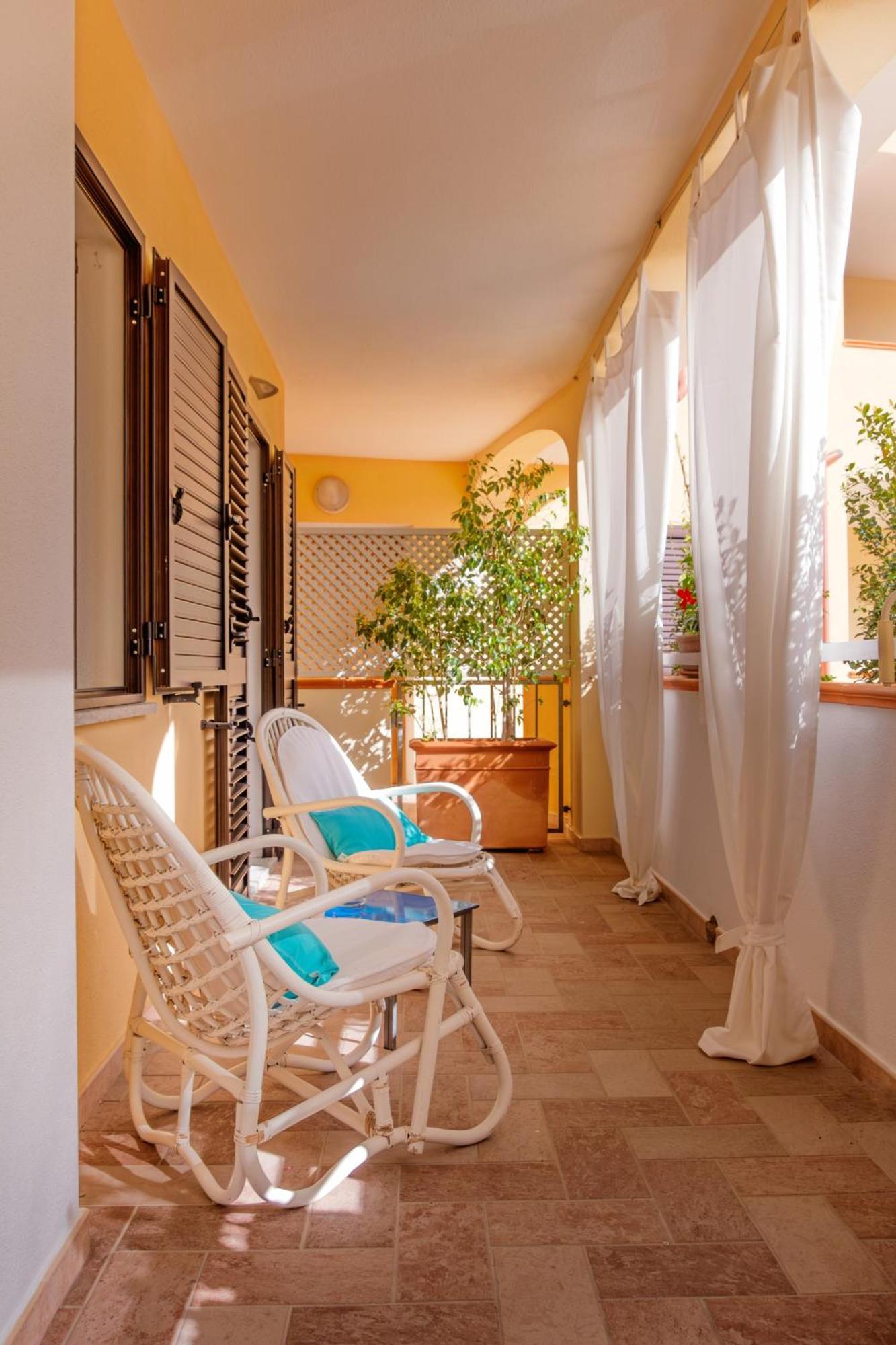 Orosei Home Holidays - I Fiori Buitenkant foto